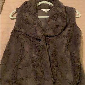 Jack by BB Dakota gray faux fur vest small